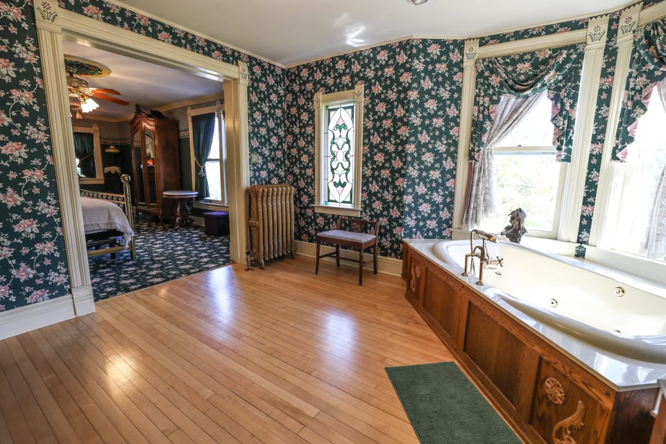 En-suite Master Bath